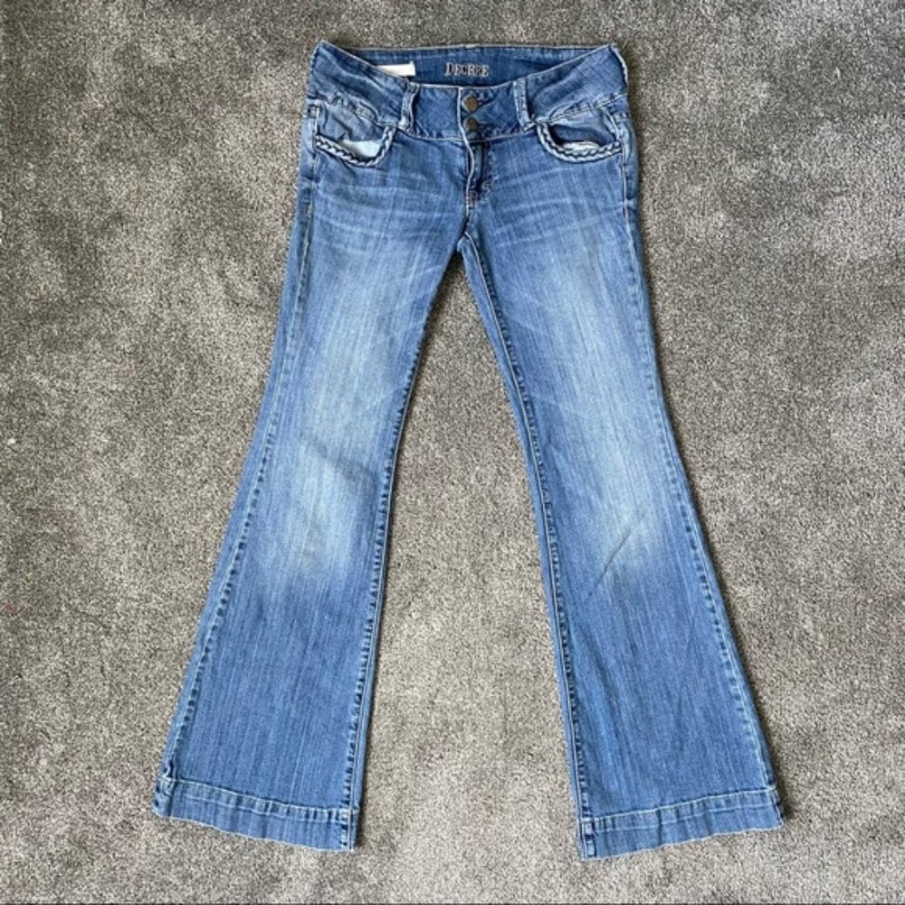 Decree Women’s Flare Jeans Medium Wash Sz 7